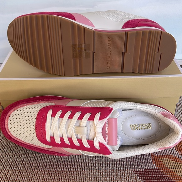 MICHEL KORS ANDI TRAINER
FAUX LEATHER/SUEDE
Electric Pink Multi
Fashion Sneakers - Picture 4 of 16